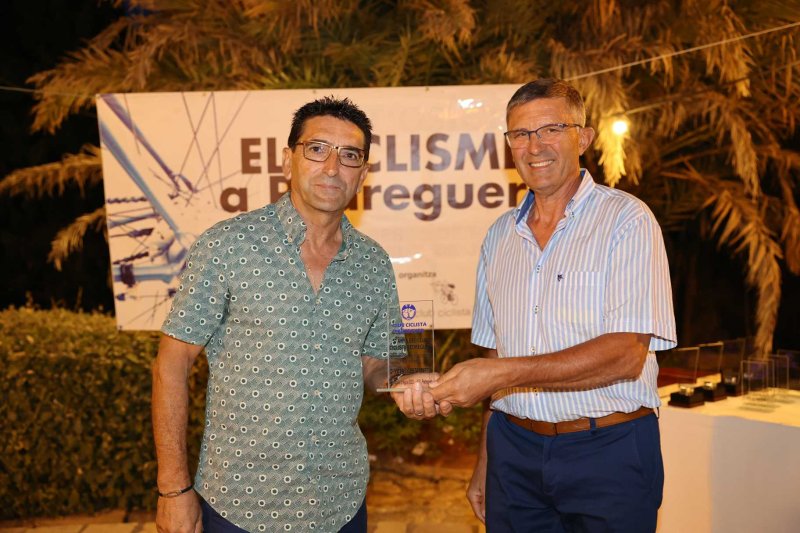 El Club Ciclista Pedreguer repassa la seua trajectòria en la gala del 50 aniversari El Club Ciclista Pedreguer repassa la seua trajectòria en la gala del 50 aniversari