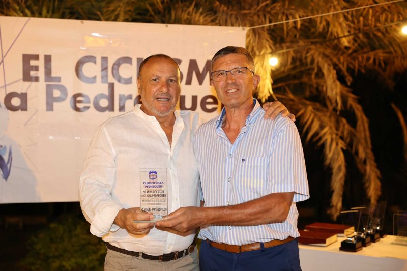 El Club Ciclista Pedreguer repassa la seua trajectòria en la gala del 50 aniversari El Club Ciclista Pedreguer repassa la seua trajectòria en la gala del 50 aniversari