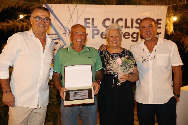 El Club Ciclista Pedreguer repassa la seua trajectòria en la gala del 50 aniversari El Club Ciclista Pedreguer repassa la seua trajectòria en la gala del 50 aniversari