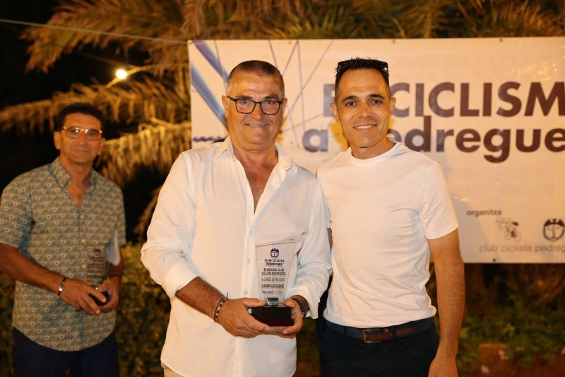 El Club Ciclista Pedreguer repassa la seua trajectòria en la gala del 50 aniversari El Club Ciclista Pedreguer repassa la seua trajectòria en la gala del 50 aniversari