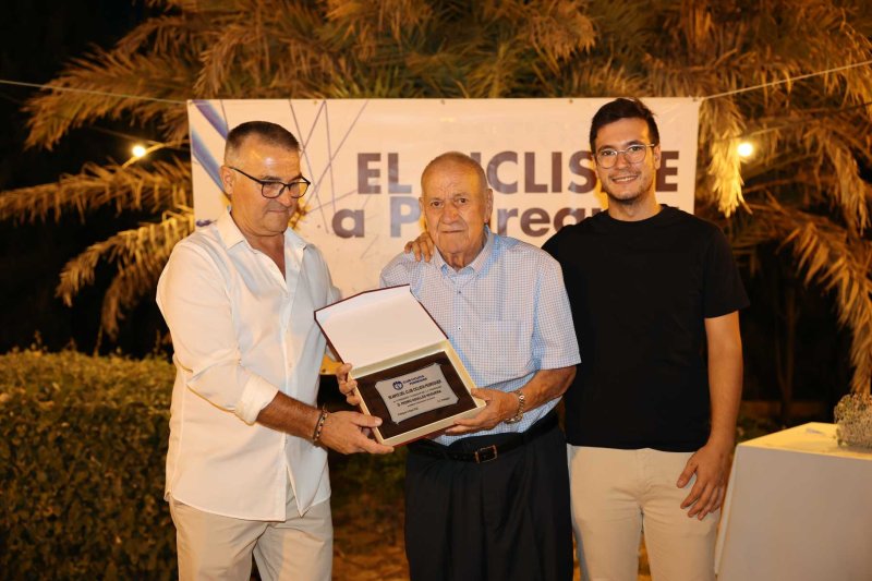 El Club Ciclista Pedreguer repassa la seua trajectòria en la gala del 50 aniversari El Club Ciclista Pedreguer repassa la seua trajectòria en la gala del 50 aniversari