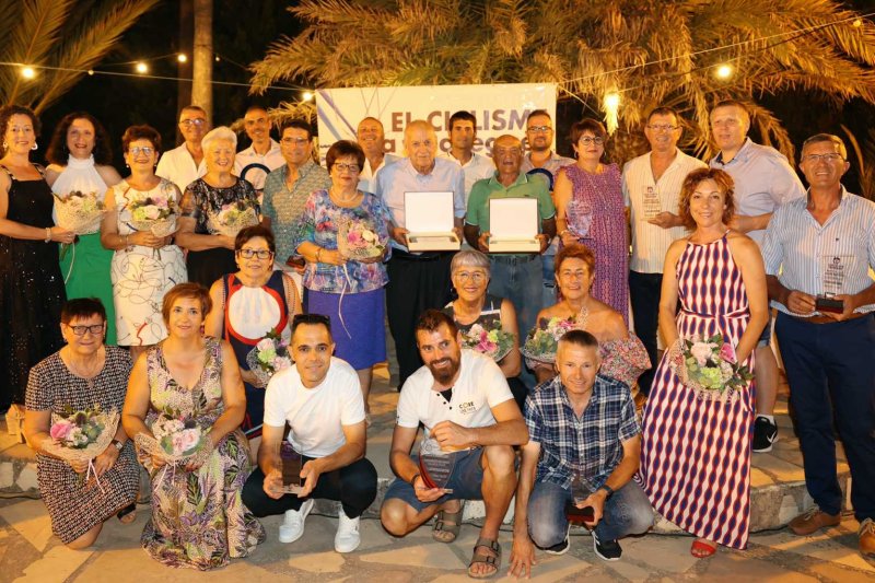 El Club Ciclista Pedreguer repassa la seua trajectòria en la gala del 50 aniversari El Club Ciclista Pedreguer repassa la seua trajectòria en la gala del 50 aniversari