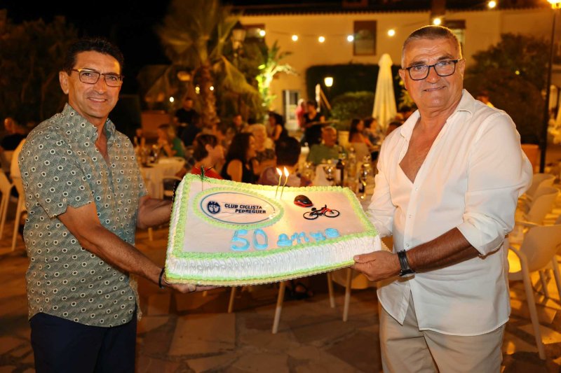 El Club Ciclista Pedreguer repassa la seua trajectòria en la gala del 50 aniversari El Club Ciclista Pedreguer repassa la seua trajectòria en la gala del 50 aniversari