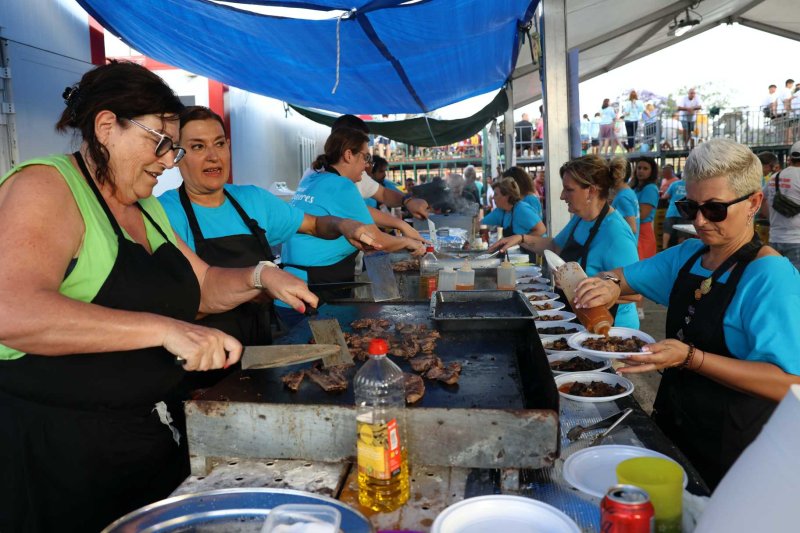 Els bous al carrer i el baret de Fogueres de Xàbia retornen amb molta força Els bous al carrer i el baret de Fogueres de Xàbia retornen amb molta força