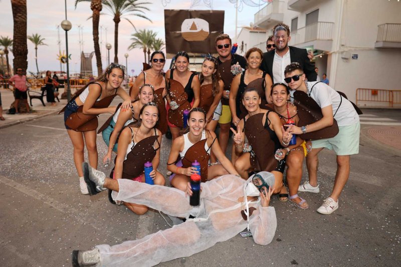 Les carrosses de les festes de Loreto de Xàbia tornen amb una gran participació i molta crítica i ironia Les carrosses de les festes de Loreto de Xàbia tornen amb una gran participació i molta crítica i ironia