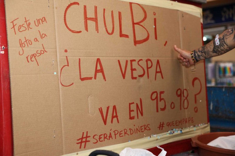 Les carrosses de les festes de Loreto de Xàbia tornen amb una gran participació i molta crítica i ironia Les carrosses de les festes de Loreto de Xàbia tornen amb una gran participació i molta crítica i ironia