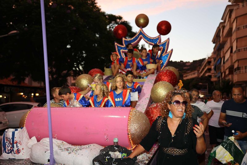 Les carrosses de les festes de Loreto de Xàbia tornen amb una gran participació i molta crítica i ironia Les carrosses de les festes de Loreto de Xàbia tornen amb una gran participació i molta crítica i ironia