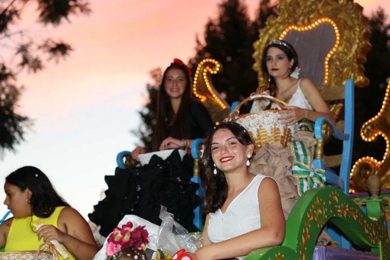 Les carrosses de les festes de Loreto de Xàbia tornen amb una gran participació i molta crítica i ironia Les carrosses de les festes de Loreto de Xàbia tornen amb una gran participació i molta crítica i ironia