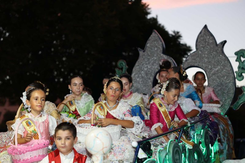 Les carrosses de les festes de Loreto de Xàbia tornen amb una gran participació i molta crítica i ironia Les carrosses de les festes de Loreto de Xàbia tornen amb una gran participació i molta crítica i ironia