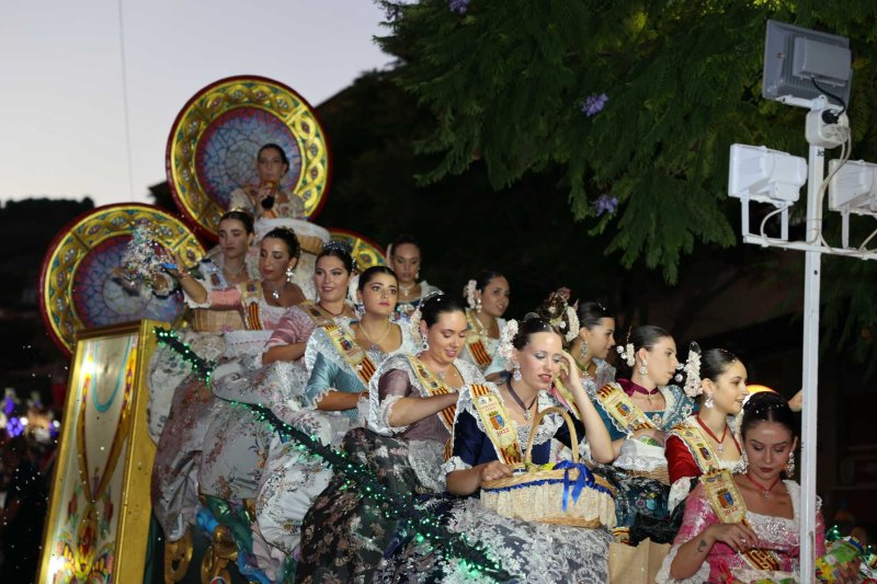 Les carrosses de les festes de Loreto de Xàbia tornen amb una gran participació i molta crítica i ironia Les carrosses de les festes de Loreto de Xàbia tornen amb una gran participació i molta crítica i ironia