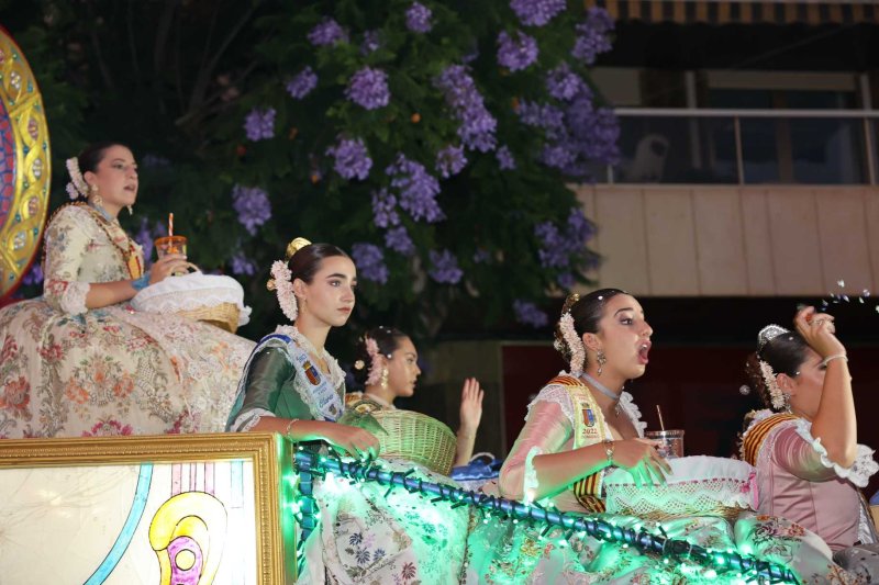 Les carrosses de les festes de Loreto de Xàbia tornen amb una gran participació i molta crítica i ironia Les carrosses de les festes de Loreto de Xàbia tornen amb una gran participació i molta crítica i ironia
