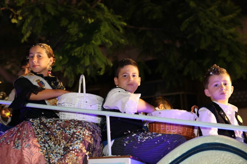 Les carrosses de les festes de Loreto de Xàbia tornen amb una gran participació i molta crítica i ironia Les carrosses de les festes de Loreto de Xàbia tornen amb una gran participació i molta crítica i ironia