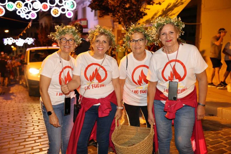 Xàbia s’encén en la nit dels focs de Fogueres Xàbia s’encén en la nit dels focs de Fogueres