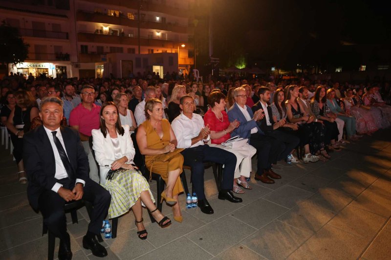 Xàbia proclama Nara Rodríguez regina de Fogueres 2021 Xàbia proclama Nara Rodríguez regina de Fogueres 2021