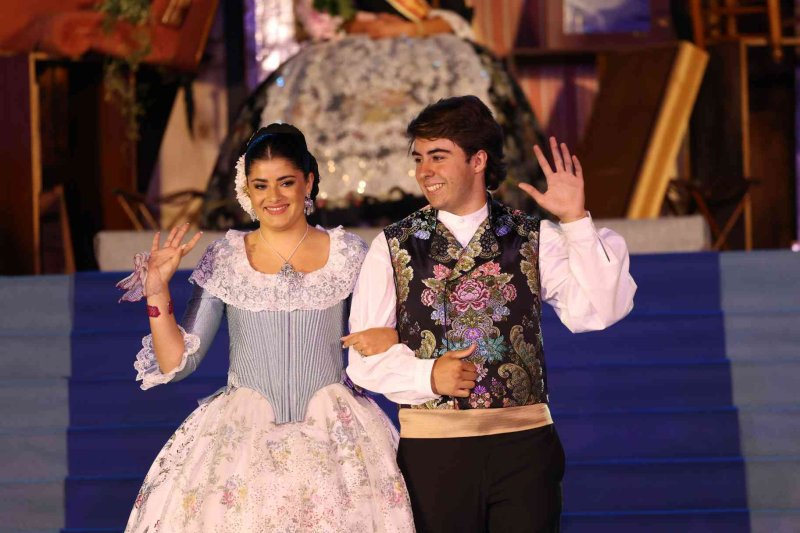 Fogueres de Xàbia proclama a la regina de 2022 Olivia Clemente entre trastos vells Fogueres de Xàbia proclama a la regina de 2022 Olivia Clemente entre trastos vells