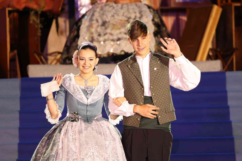 Fogueres de Xàbia proclama a la regina de 2022 Olivia Clemente entre trastos vells Fogueres de Xàbia proclama a la regina de 2022 Olivia Clemente entre trastos vells