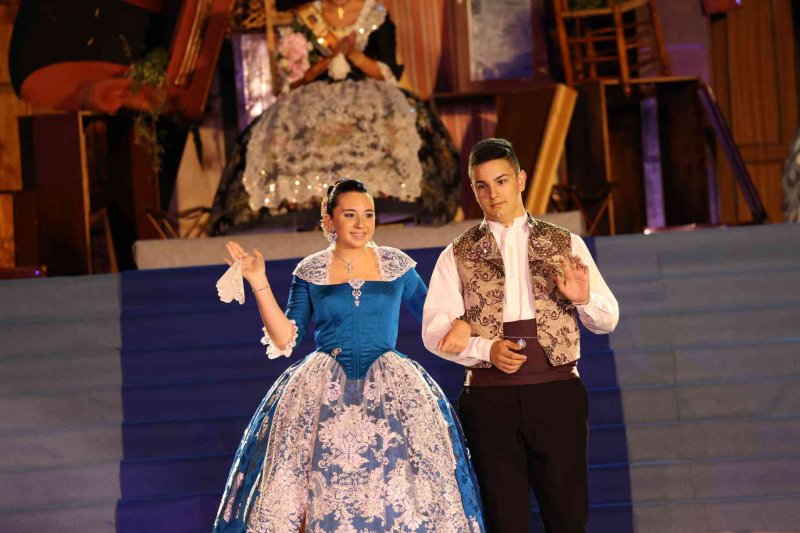 Fogueres de Xàbia proclama a la regina de 2022 Olivia Clemente entre trastos vells Fogueres de Xàbia proclama a la regina de 2022 Olivia Clemente entre trastos vells