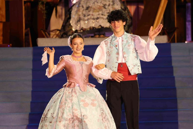 Fogueres de Xàbia proclama a la regina de 2022 Olivia Clemente entre trastos vells Fogueres de Xàbia proclama a la regina de 2022 Olivia Clemente entre trastos vells