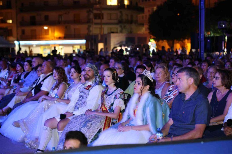 Fogueres de Xàbia proclama a la regina de 2022 Olivia Clemente entre trastos vells Fogueres de Xàbia proclama a la regina de 2022 Olivia Clemente entre trastos vells