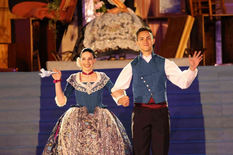 Fogueres de Xàbia proclama a la regina de 2022 Olivia Clemente entre trastos vells Fogueres de Xàbia proclama a la regina de 2022 Olivia Clemente entre trastos vells