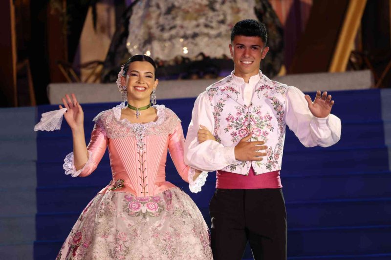 Fogueres de Xàbia proclama a la regina de 2022 Olivia Clemente entre trastos vells Fogueres de Xàbia proclama a la regina de 2022 Olivia Clemente entre trastos vells