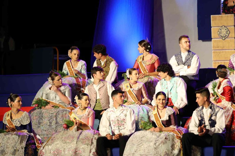 Fogueres de Xàbia proclama a la regina de 2022 Olivia Clemente entre trastos vells Fogueres de Xàbia proclama a la regina de 2022 Olivia Clemente entre trastos vells