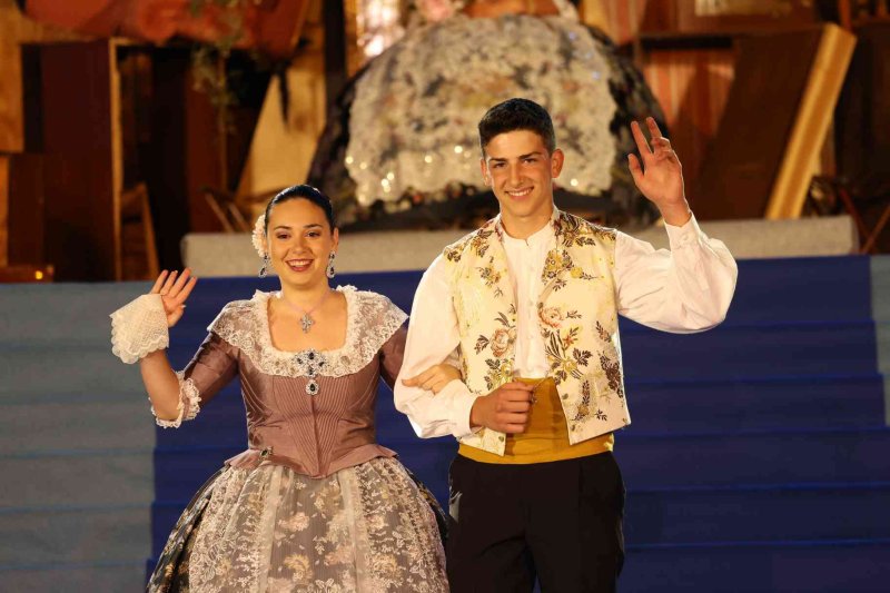 Fogueres de Xàbia proclama a la regina de 2022 Olivia Clemente entre trastos vells Fogueres de Xàbia proclama a la regina de 2022 Olivia Clemente entre trastos vells