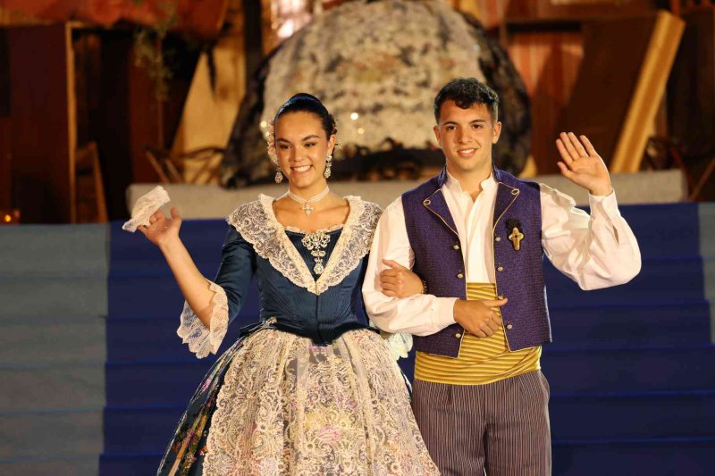 Fogueres de Xàbia proclama a la regina de 2022 Olivia Clemente entre trastos vells Fogueres de Xàbia proclama a la regina de 2022 Olivia Clemente entre trastos vells