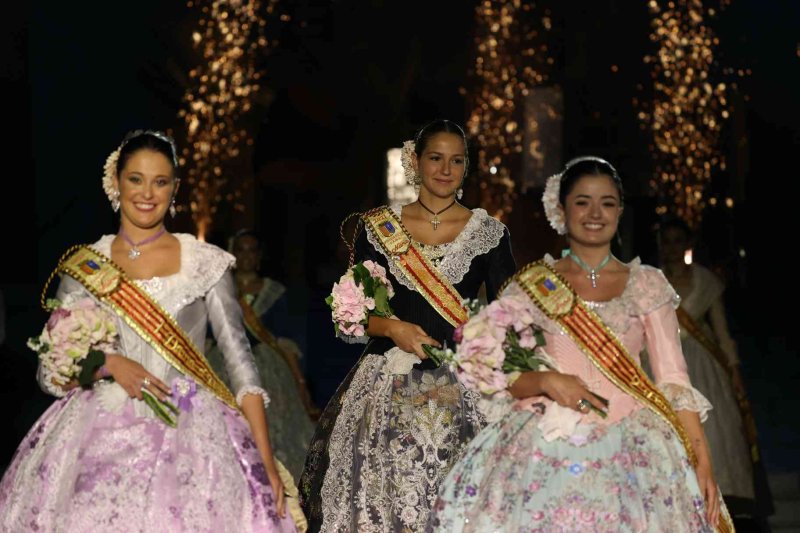 Fogueres de Xàbia proclama a la regina de 2022 Olivia Clemente entre trastos vells Fogueres de Xàbia proclama a la regina de 2022 Olivia Clemente entre trastos vells