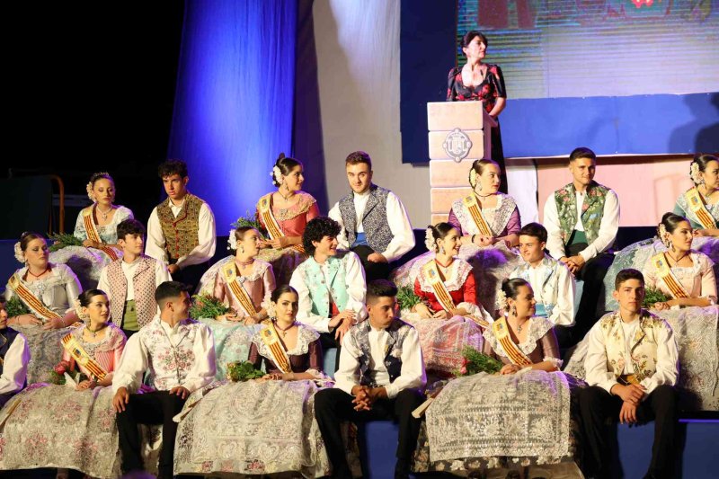 Fogueres de Xàbia proclama a la regina de 2022 Olivia Clemente entre trastos vells Fogueres de Xàbia proclama a la regina de 2022 Olivia Clemente entre trastos vells