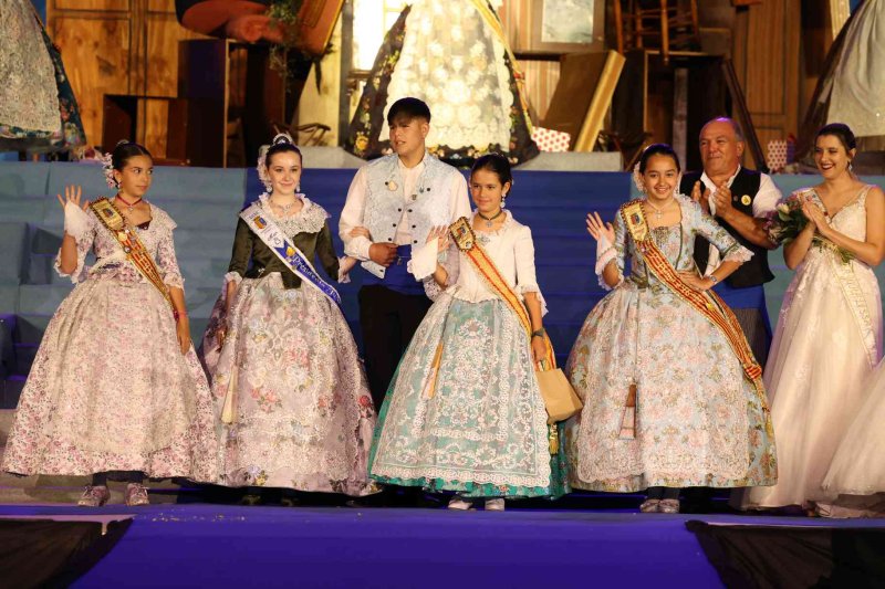 Fogueres de Xàbia proclama a la regina de 2022 Olivia Clemente entre trastos vells Fogueres de Xàbia proclama a la regina de 2022 Olivia Clemente entre trastos vells