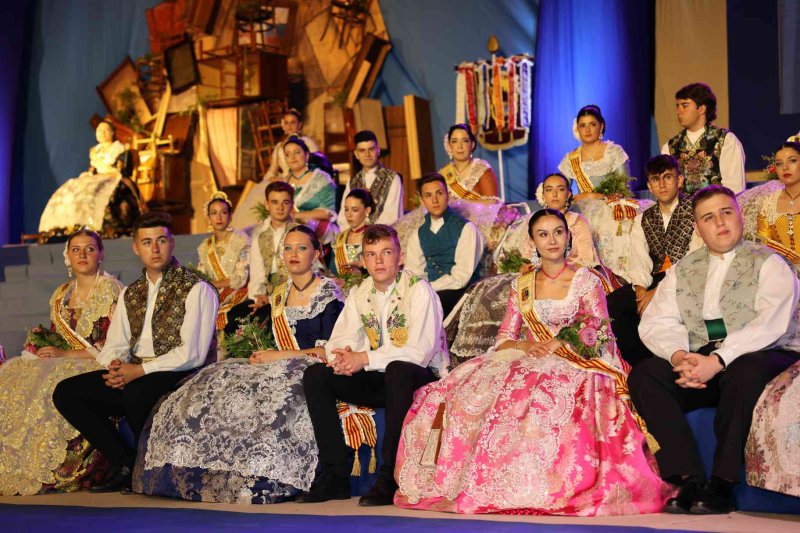 Fogueres de Xàbia proclama a la regina de 2022 Olivia Clemente entre trastos vells Fogueres de Xàbia proclama a la regina de 2022 Olivia Clemente entre trastos vells