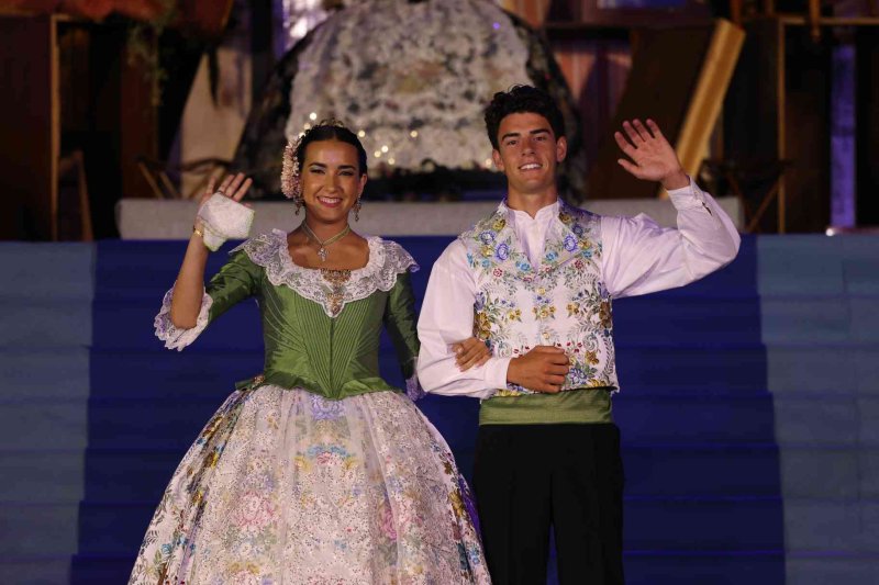 Fogueres de Xàbia proclama a la regina de 2022 Olivia Clemente entre trastos vells Fogueres de Xàbia proclama a la regina de 2022 Olivia Clemente entre trastos vells