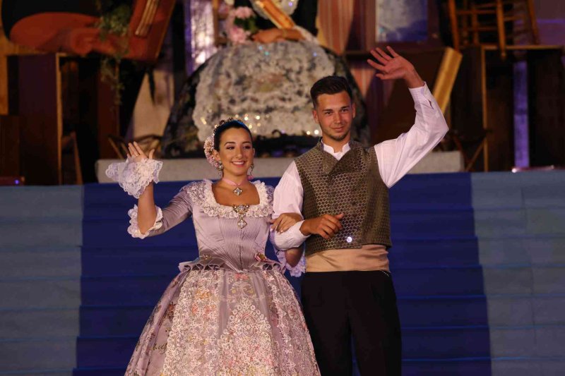 Fogueres de Xàbia proclama a la regina de 2022 Olivia Clemente entre trastos vells Fogueres de Xàbia proclama a la regina de 2022 Olivia Clemente entre trastos vells