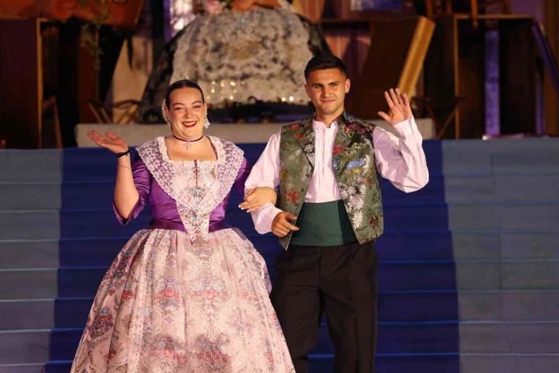 Fogueres de Xàbia proclama a la regina de 2022 Olivia Clemente entre trastos vells Fogueres de Xàbia proclama a la regina de 2022 Olivia Clemente entre trastos vells