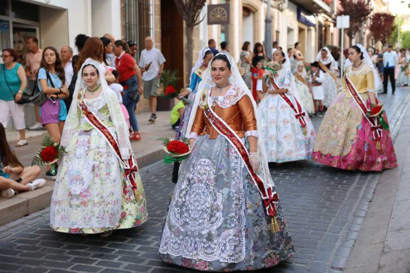 Segon dia de l’ofrena a Sant Joan a Xàbia: torn per a la Retornà 2022, quintes d’aniversaris i penyes Segon dia de l’ofrena a Sant Joan a Xàbia: torn per a la Retornà 2022, quintes d’aniversaris i penyes