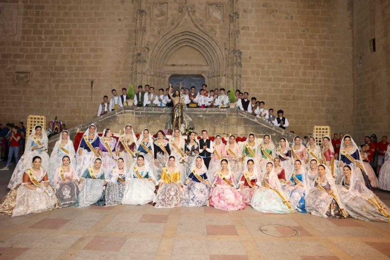 Segon dia de l’ofrena a Sant Joan a Xàbia: torn per a la Retornà 2022, quintes d’aniversaris i penyes Segon dia de l’ofrena a Sant Joan a Xàbia: torn per a la Retornà 2022, quintes d’aniversaris i penyes