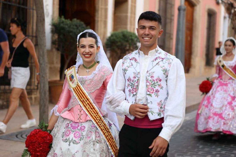 Segon dia de l’ofrena a Sant Joan a Xàbia: torn per a la Retornà 2022, quintes d’aniversaris i penyes Segon dia de l’ofrena a Sant Joan a Xàbia: torn per a la Retornà 2022, quintes d’aniversaris i penyes