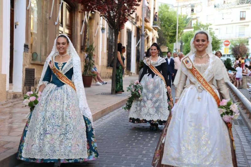 Segon dia de l’ofrena a Sant Joan a Xàbia: torn per a la Retornà 2022, quintes d’aniversaris i penyes Segon dia de l’ofrena a Sant Joan a Xàbia: torn per a la Retornà 2022, quintes d’aniversaris i penyes