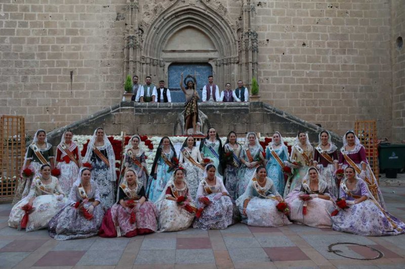Segon dia de l’ofrena a Sant Joan a Xàbia: torn per a la Retornà 2022, quintes d’aniversaris i penyes Segon dia de l’ofrena a Sant Joan a Xàbia: torn per a la Retornà 2022, quintes d’aniversaris i penyes