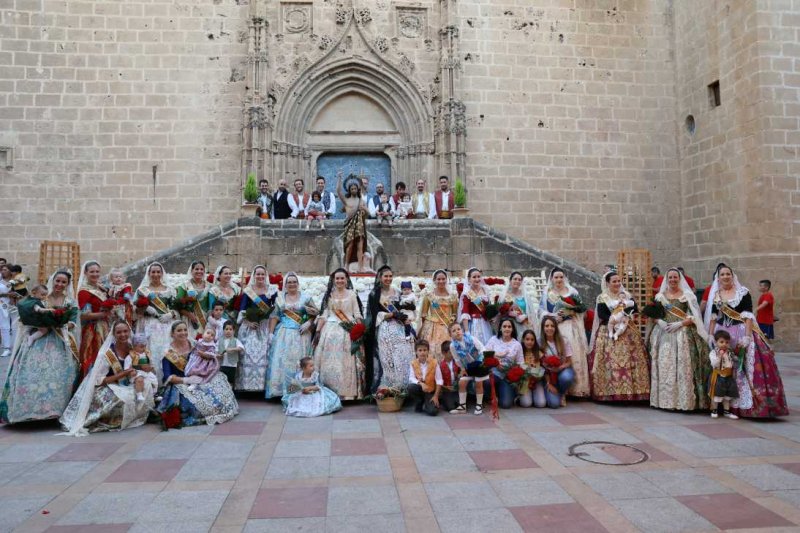 Segon dia de l’ofrena a Sant Joan a Xàbia: torn per a la Retornà 2022, quintes d’aniversaris i penyes Segon dia de l’ofrena a Sant Joan a Xàbia: torn per a la Retornà 2022, quintes d’aniversaris i penyes