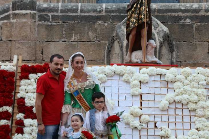 Segon dia de l’ofrena a Sant Joan a Xàbia: torn per a la Retornà 2022, quintes d’aniversaris i penyes Segon dia de l’ofrena a Sant Joan a Xàbia: torn per a la Retornà 2022, quintes d’aniversaris i penyes