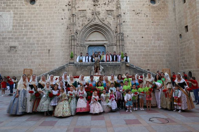 Segon dia de l’ofrena a Sant Joan a Xàbia: torn per a la Retornà 2022, quintes d’aniversaris i penyes Segon dia de l’ofrena a Sant Joan a Xàbia: torn per a la Retornà 2022, quintes d’aniversaris i penyes