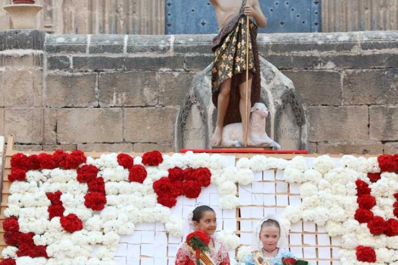 Segon dia de l’ofrena a Sant Joan a Xàbia: torn per a la Retornà 2022, quintes d’aniversaris i penyes Segon dia de l’ofrena a Sant Joan a Xàbia: torn per a la Retornà 2022, quintes d’aniversaris i penyes