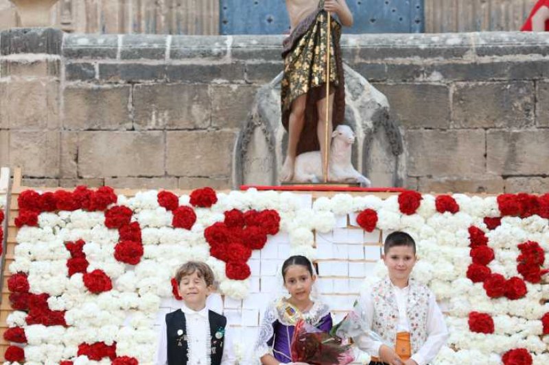 Segon dia de l’ofrena a Sant Joan a Xàbia: torn per a la Retornà 2022, quintes d’aniversaris i penyes Segon dia de l’ofrena a Sant Joan a Xàbia: torn per a la Retornà 2022, quintes d’aniversaris i penyes