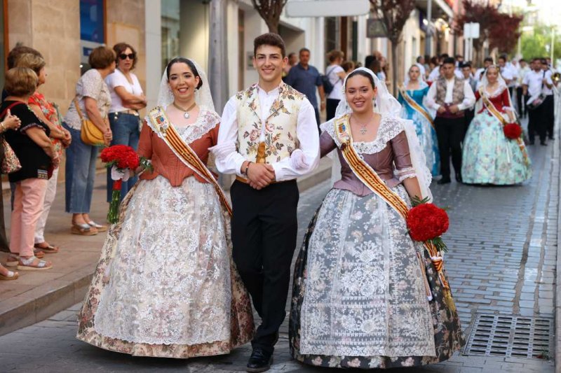 Segon dia de l’ofrena a Sant Joan a Xàbia: torn per a la Retornà 2022, quintes d’aniversaris i penyes Segon dia de l’ofrena a Sant Joan a Xàbia: torn per a la Retornà 2022, quintes d’aniversaris i penyes