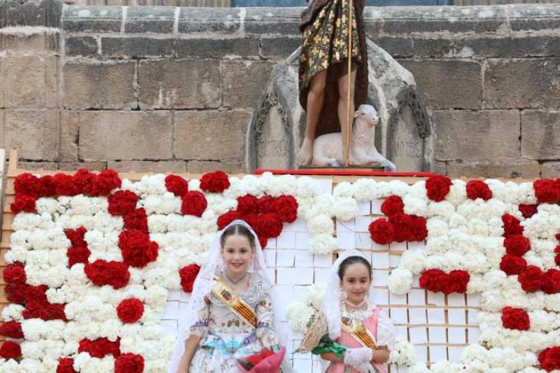 Segon dia de l’ofrena a Sant Joan a Xàbia: torn per a la Retornà 2022, quintes d’aniversaris i penyes Segon dia de l’ofrena a Sant Joan a Xàbia: torn per a la Retornà 2022, quintes d’aniversaris i penyes