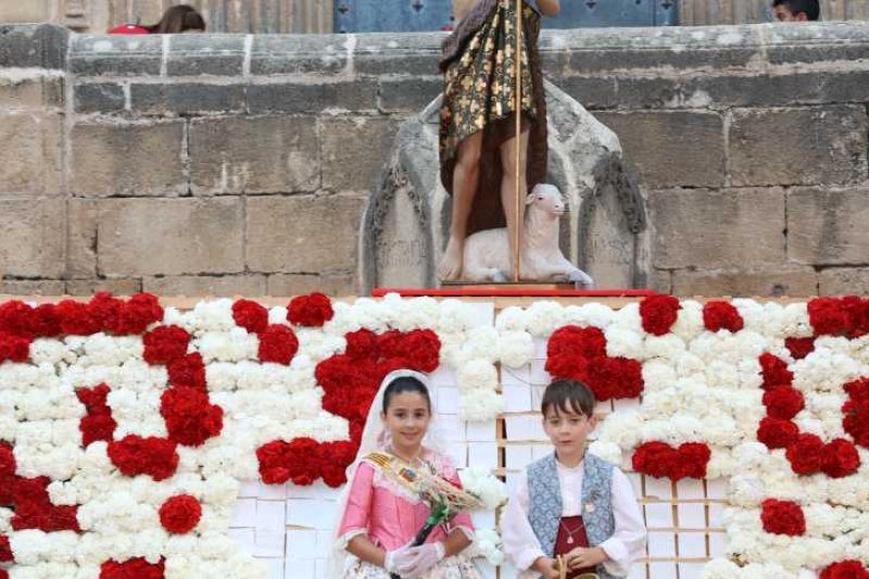 Segon dia de l’ofrena a Sant Joan a Xàbia: torn per a la Retornà 2022, quintes d’aniversaris i penyes Segon dia de l’ofrena a Sant Joan a Xàbia: torn per a la Retornà 2022, quintes d’aniversaris i penyes