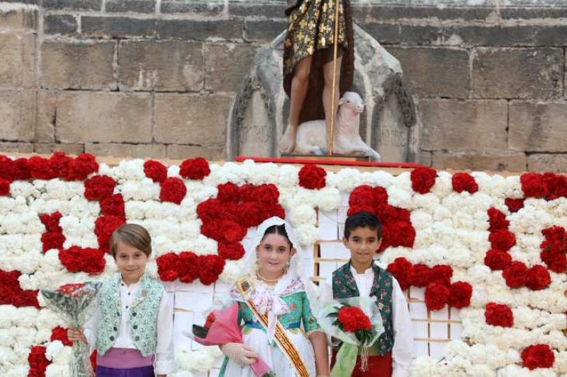 Segon dia de l’ofrena a Sant Joan a Xàbia: torn per a la Retornà 2022, quintes d’aniversaris i penyes Segon dia de l’ofrena a Sant Joan a Xàbia: torn per a la Retornà 2022, quintes d’aniversaris i penyes