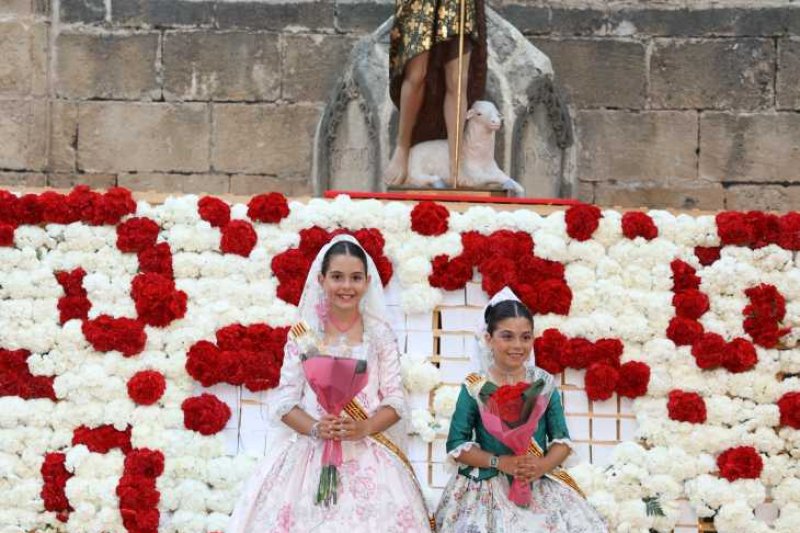 Segon dia de l’ofrena a Sant Joan a Xàbia: torn per a la Retornà 2022, quintes d’aniversaris i penyes Segon dia de l’ofrena a Sant Joan a Xàbia: torn per a la Retornà 2022, quintes d’aniversaris i penyes